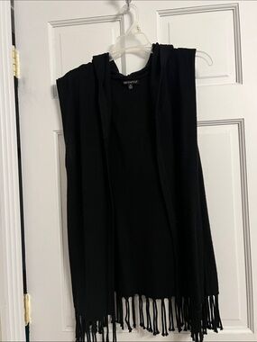 For Cynthia Black Sleeveless Hooded Fringe Vest Very comfy hooded fringe vest xl